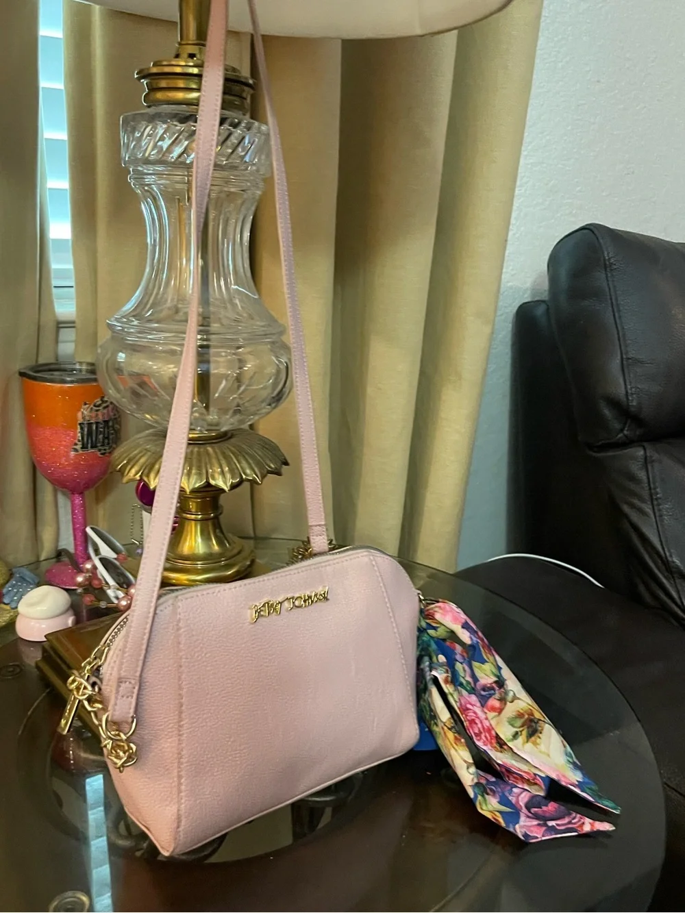 Betset Johnson please check all picture of condition